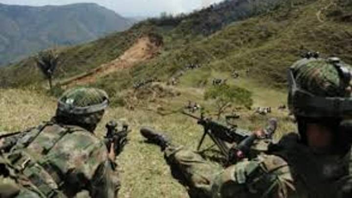 Suboficial muerto y soldado desaparecido: combates entre el Ejército y el Clan del Golfo sacuden Dabeiba, Antioquia