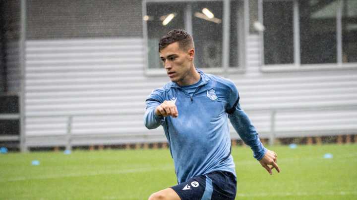 La Real Sociedad ajusta su mercado: prioridad a un delantero y situación abierta con Sucic