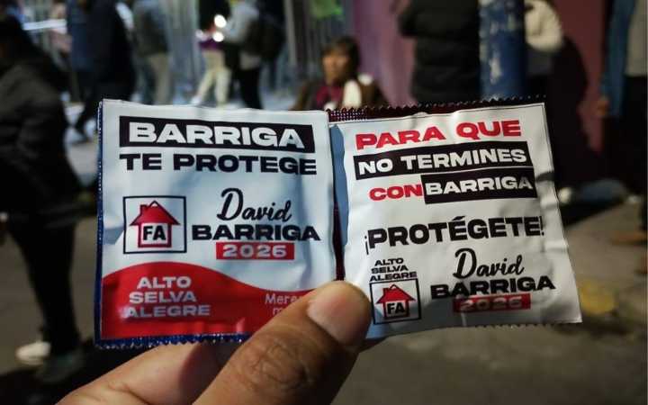 ¡De tapers a preservativos! Candidato municipal causa revuelo en Arequipa