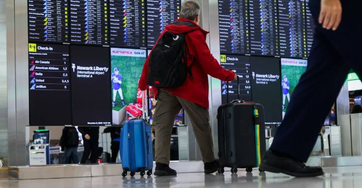 Thousands of flights in danger of cancellation as FAA announces major cuts