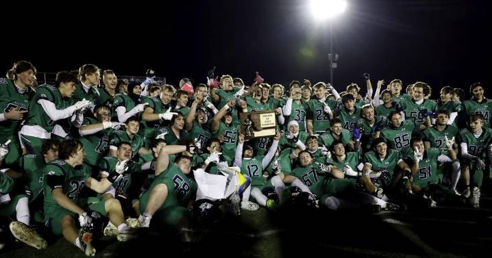 'It's amazing': Kalispell Glacier claims 1st AA football state title in 11 years with win over Billings West