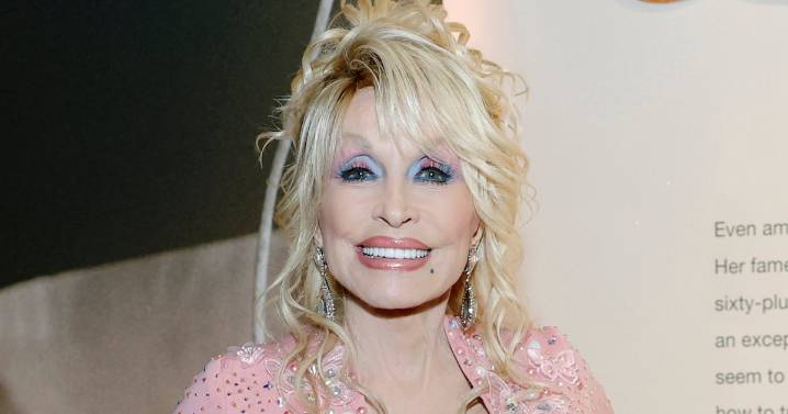 Dolly Parton Posts Emotional Thanksgiving Message After Revealing Health Battle
