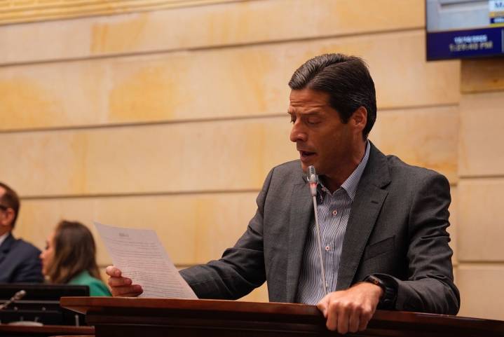 Las peleas entre liberales oficialistas y petristas