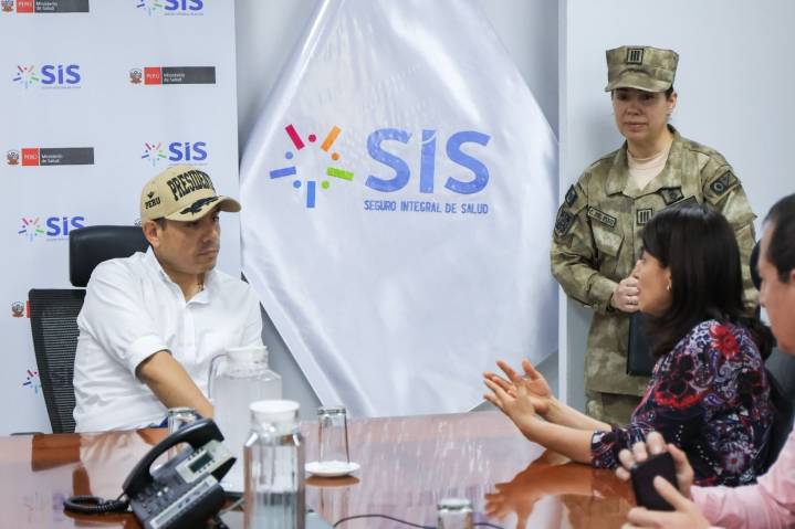 Presidente José Jerí sostuvo reunión de trabajo con funcionarios del SIS