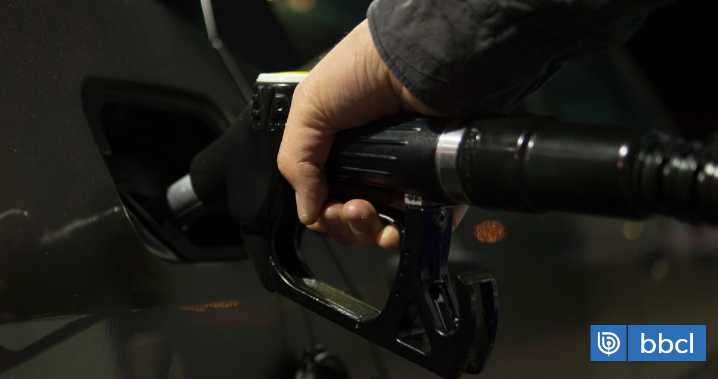 Precio del barril de petróleo sufre brusca caída tras las proyecciones de demanda global de la OPEP