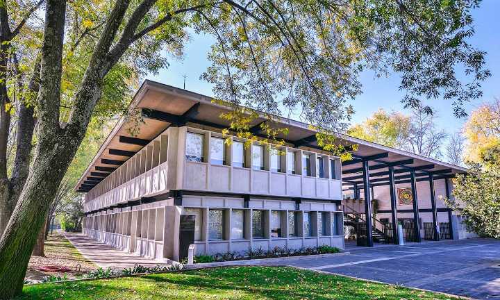 Reconocen al Edificio de la Rectoría del ITESO como Inmueble de Valor Artístico Relevante