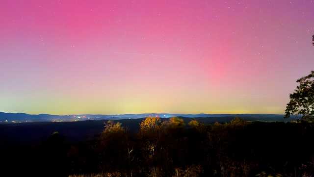 Northern lights light up the Alabama sky