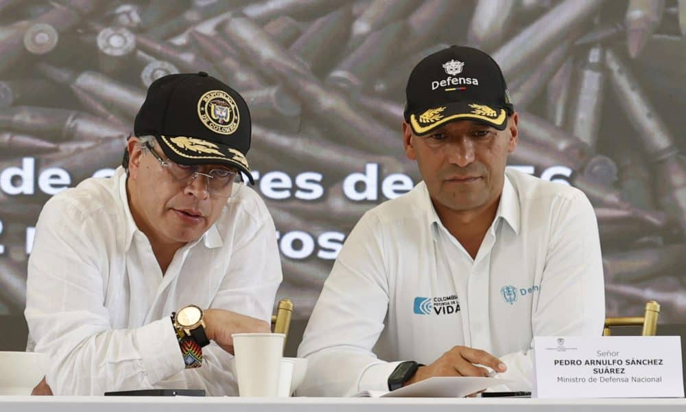 Petro dice que su Gobierno no violó DIH en bombardeos en que murieron menores reclutados