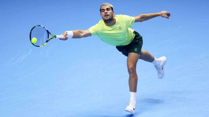 Cuándo juega Carlos Alcaraz - Auger-Aliassime: horario y dónde ver online gratis y por TV en directo las semifinales de las ATP Finals 2025