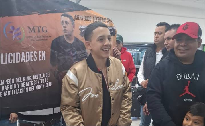 El 'Güerito de Tepito' es recibido como héroe tras su primera victoria como profesional: "Fue una experiencia muy grande"