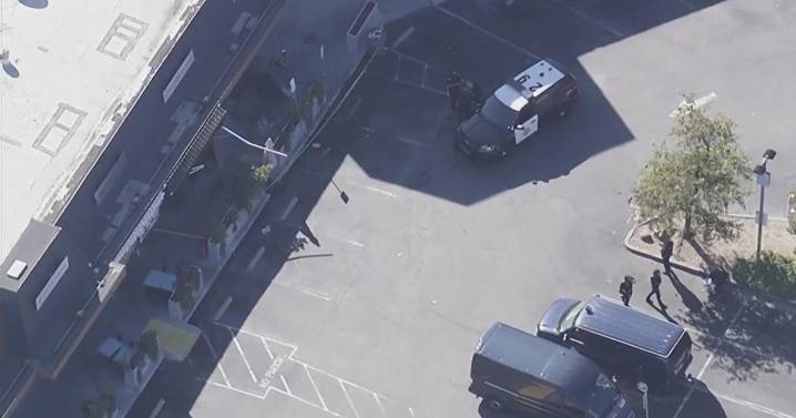 Redwood City firefighters find 2 bodies after fire breaks out at liquor store