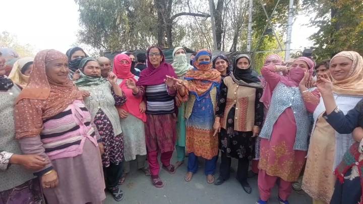 Ganderbal residents protest installation of smart metersGanderbal residents protest installation of smart meters