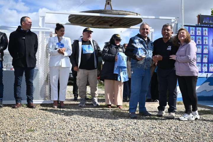 Gadano y Álvarez compartieron el emotivo acto en homenaje a los 44 héroes del ARA San Juan
