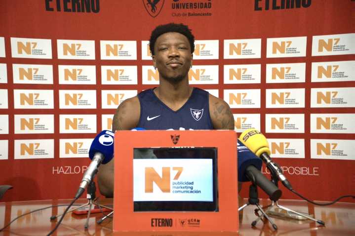 Deportes | Cacok, del UCAM CB: "El equipo disfruta pero sabe que hay que seguir trabajando duro"