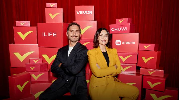 Estos son los embajadores de AliExpress para celebrar el 11.11 y presumir de los descuentos: Paco León y Miren Ibarguren