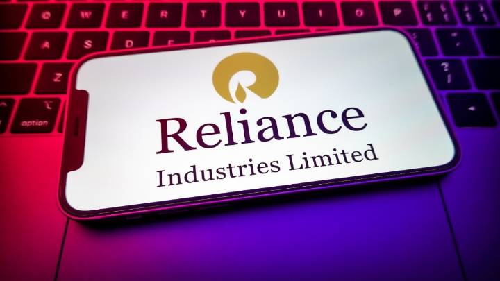 RIL shares approach record high, market cap almost hits Rs 21 lakh crore mark 