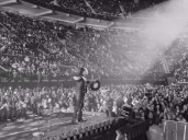 Christian Nodal lamenta que parte de su mariachi no pueda viajar a EEUU