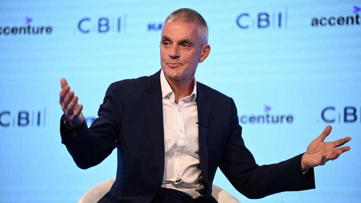 El director general de la BBC dimite tras las críticas por la edición de un discurso de Trump en un documental