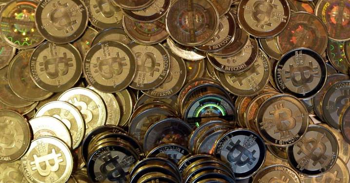 Bitcoin cae por debajo de $90.000 por primera vez desde abril y luego se recupera