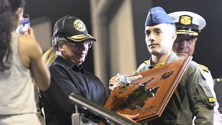 “Juicio político por indignidad”: La petición en la denuncia contra el presidente Petro por billonaria compra de aviones