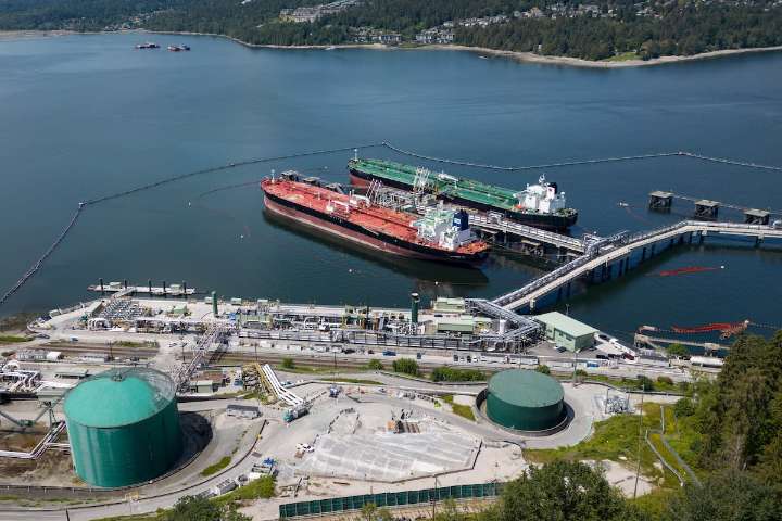 Politics Insider: In hopes of avoiding a new pipeline to the coast, B.C. backs plan to boost Trans Mountain capacity
