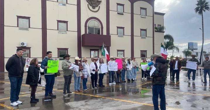 Se manifiestan en Rosarito por inseguridad y asesinato del alcalde michoacano Carlos Manzo