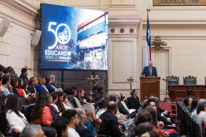 Rector UAcademia Álvaro Ramis: “El pensamiento crítico y la educación humanista son las mejores defensas frente al miedo y la violencia”