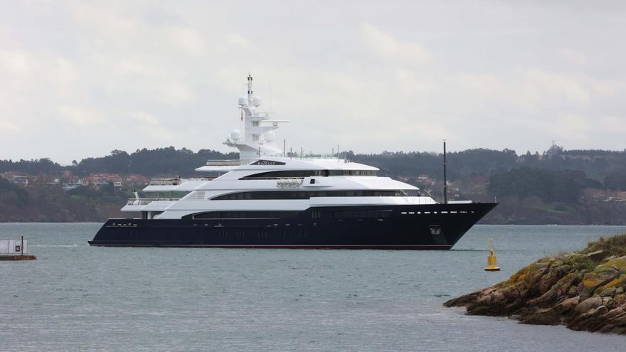 El superyate 'Batello' recala hoy en el puerto de A Coruña