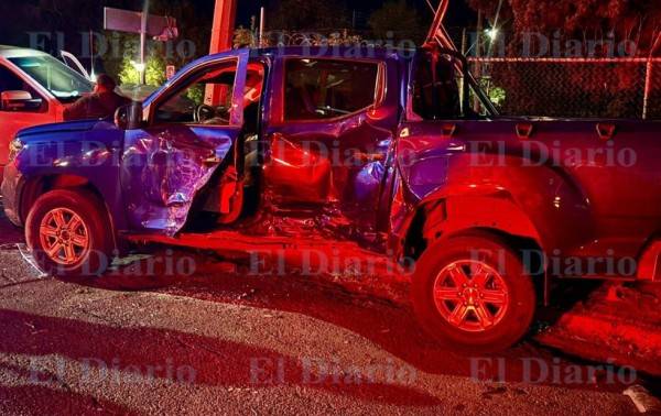Conductor de camioneta omite alto y provoca fuerte choque