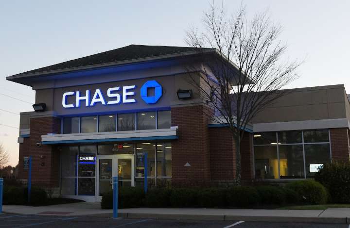 Are Chase, Wells Fargo, Bank of America, more open on Black Friday 2025?