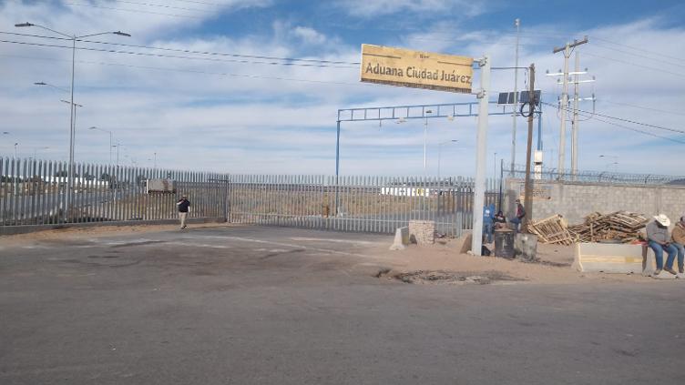Bloquean nuevamente cruce Santa Teresa ante plantón de Segob