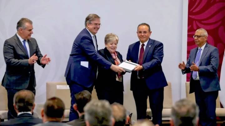 México limita la entrada de autos pesados a diésel