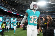 Deadspin | Report: Season over for Dolphins CB JuJu Brents (foot)