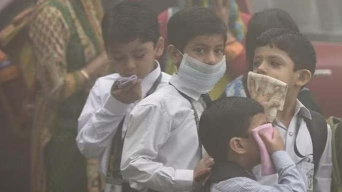 Delhi-NCR schools move Classes 1–5 to hybrid mode as AQI turns severe