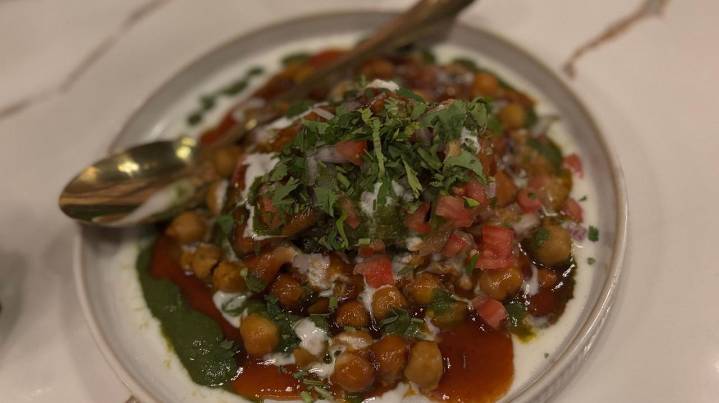 Buzzy Indian spot opens in Huntington