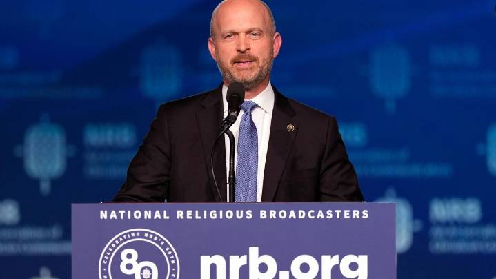 Controversy over Tucker Carlson interview reveals conservative movement's conflict over antisemitism