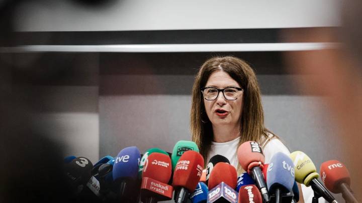 Leire Díez se presentó como la "persona a la que ha puesto el PSOE" en su reunión con Stampa: "Yo traslado luego"