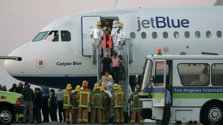 Pánico en las alturas: avión aterrizó de emergencia en Florida y hubo al menos 15 heridos