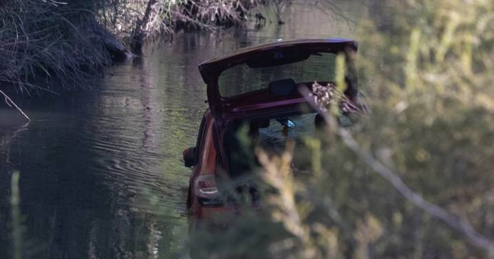 Murió una mujer en un accidente en la Ruta 6 en Roca: se despistó y cayó a un canal