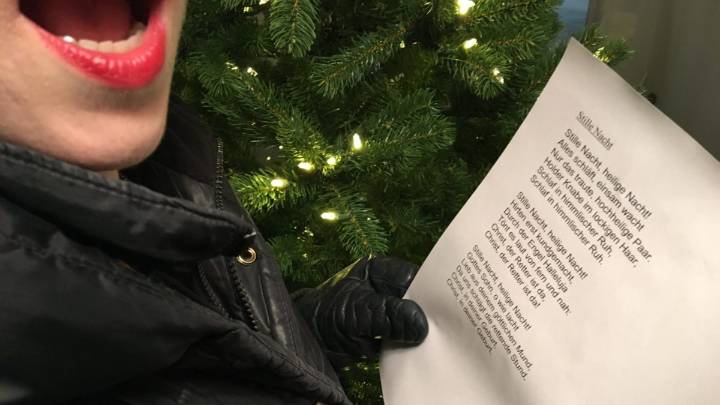 Attempt at Singing 'Silent Night' in German Fizzles Out After First Line