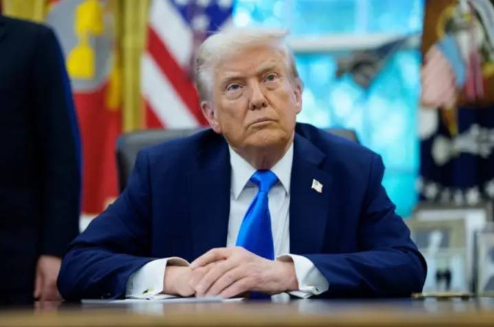 La cadena BBC pide disculpas a Trump por editar sus palabras pero rechaza pagarle una compensación