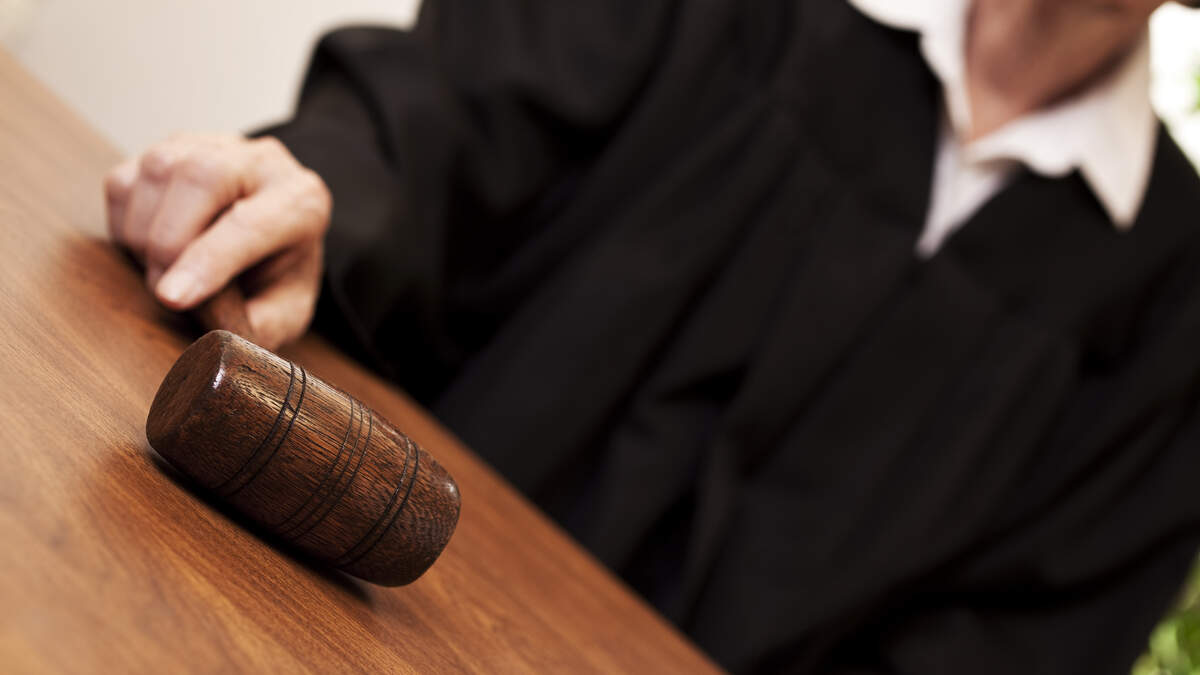 Judge Resigns After She Was Caught Outside Courthouse With Her Pants Down