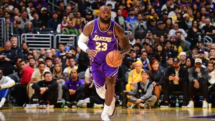 LeBron James es baja contra los Pelicans por una lesión en el pie izquierdo