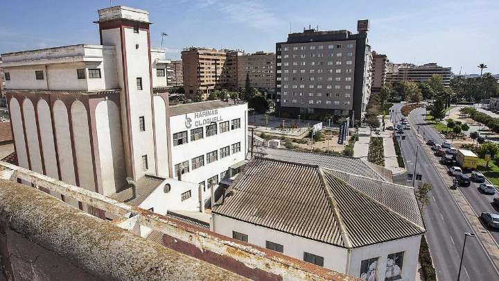 Peligro de cáncer: vecinos de Alicante piden eliminar el amianto de las antiguas harineras