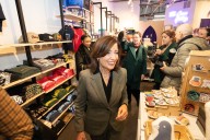 Alientan a neoyorquinos a comprar en los pequeños negocios  