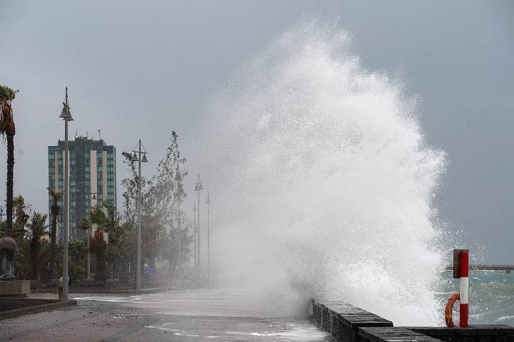 La borrasca Claudia deja lluvias de 140 litros por metro cuadrado en La Palma y provoca dos muertes en Portugal