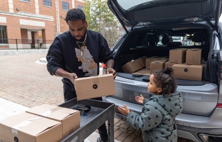 Maple brown butternut squash anyone? The Evolved Network meets Chicago students where they are with food kits.