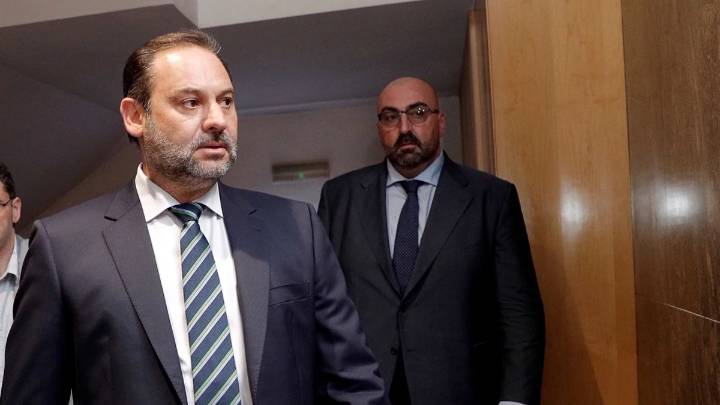 ¿Ábalos empieza a tirar la manta? Del piso oficial de Yolanda Díaz a señalar a Begoña Gómez por Air Europa