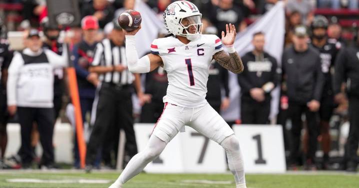 Fifita becomes Arizona's all-time leader in TD passes in 30