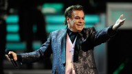 El Zócalo se iluminó con el legado de Juan Gabriel gracias a Netflix